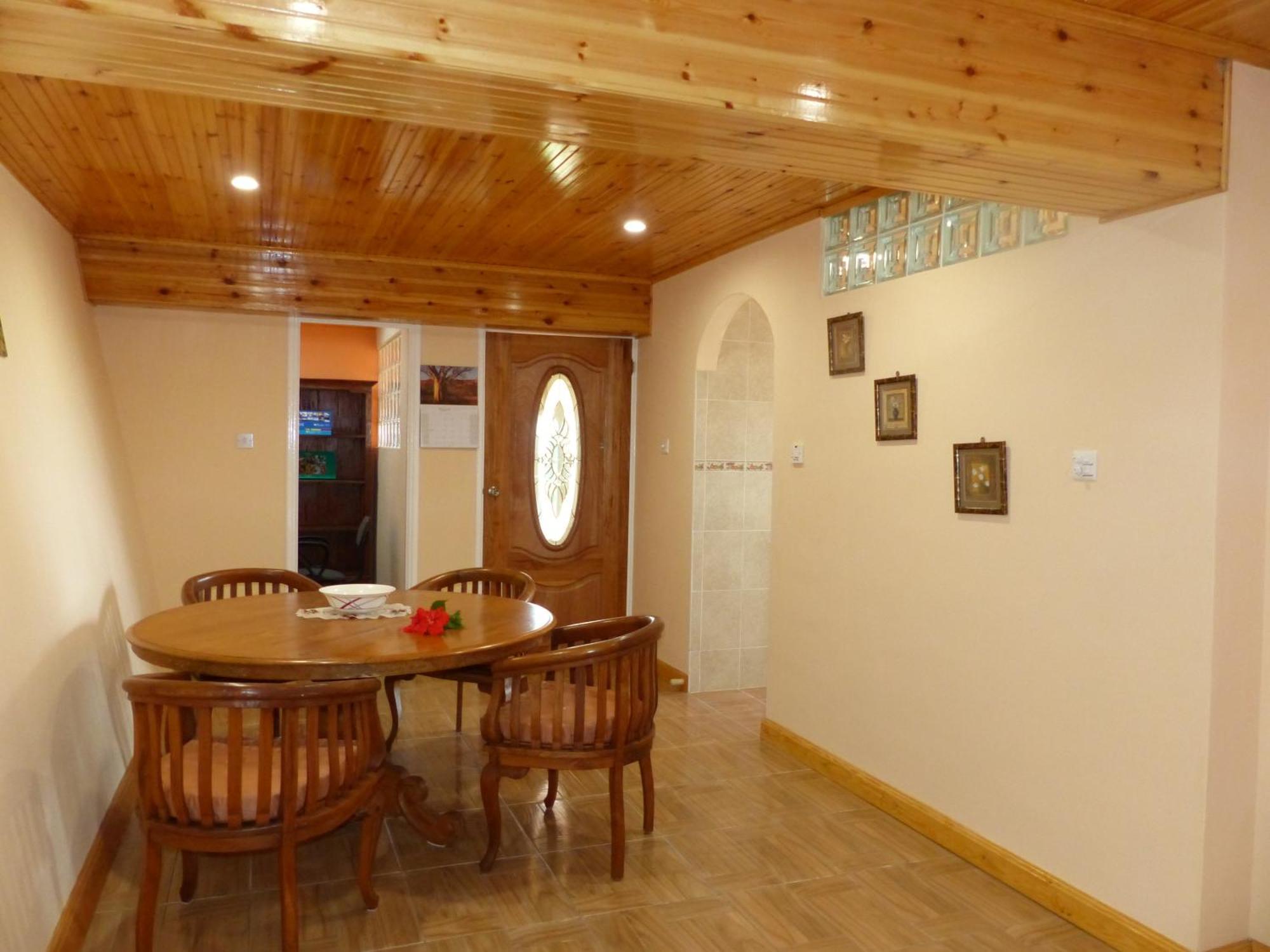 Hibiscus House Seychelles Self Catering Leilighet Victoria Eksteriør bilde